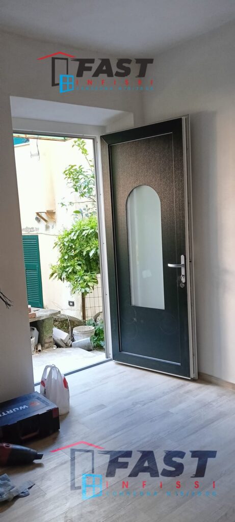 Fornitura e messa in opera di nuovi infissi in PVC doppio vetro,portoni blindati e porte interne La Spezia