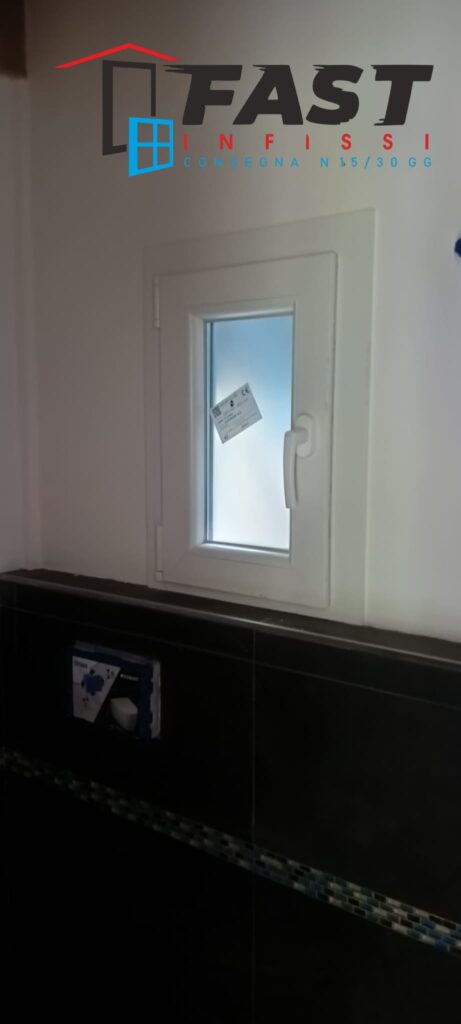 Installazione e montaggio nuovi infissi in PVC di ultima generazione con doppio vetro Massa Carrara