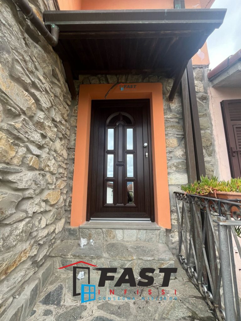 Montaggio portoni blindati in PVC con pannelli antisfondamento e serratura multipunct,chiusura in 10 punti La Spezia