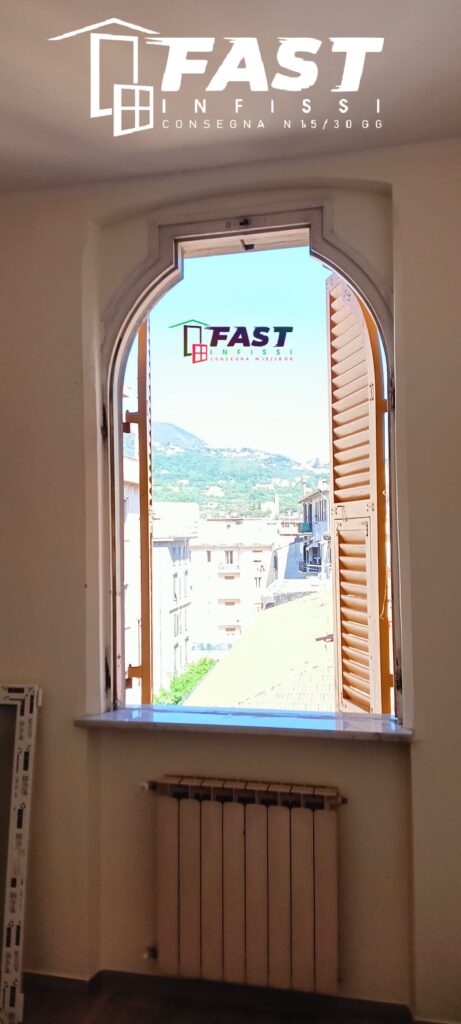 Fornitura e messa in opera di nuovi infissi centinati,in PVC doppio vetro La Spezia