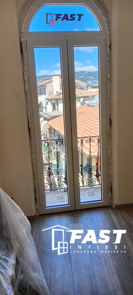 Fornitura e messa in opera di nuovi infissi centinati,in PVC doppio vetro La Spezia