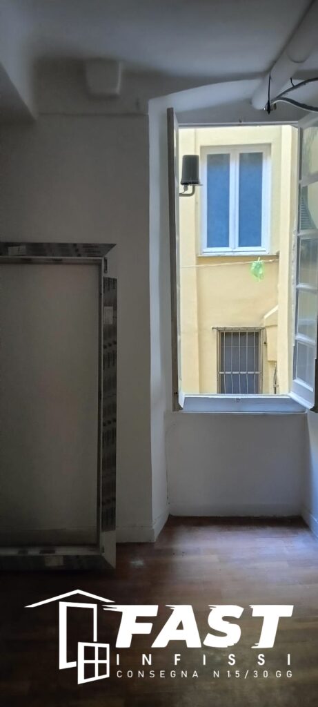 Installazione di infissi di nuova generazione con triplo vetro a Vernazza