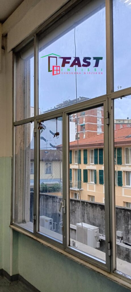 Smontaggio e montaggio di infissi per inserimento macchinari presso l'ospedale sant'andrea della Spezia