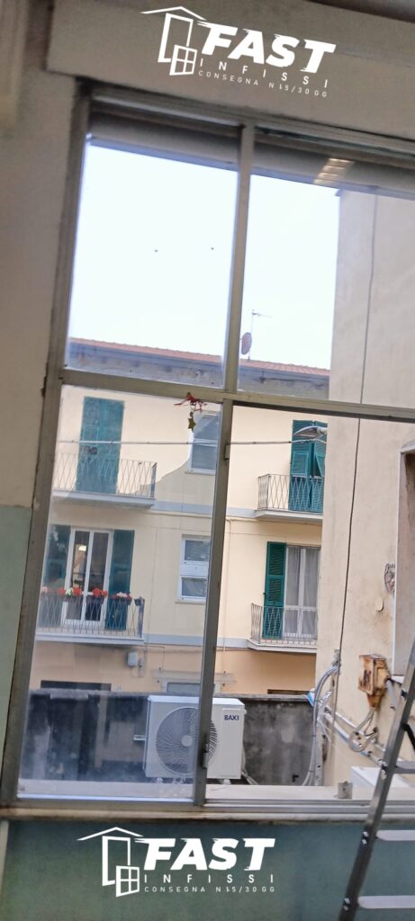 Smontaggio e montaggio di infissi per inserimento macchinari presso l'ospedale sant'andrea della Spezia