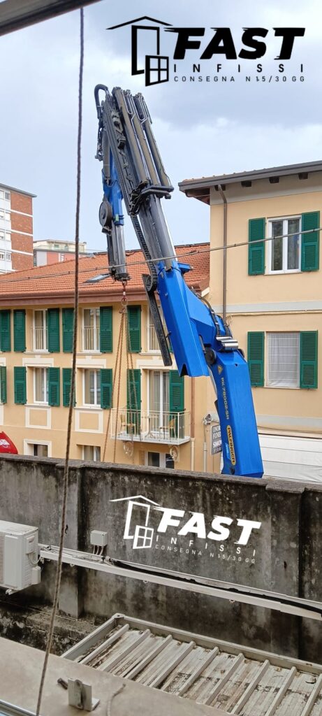 Smontaggio e montaggio di infissi per inserimento macchinari presso l'ospedale sant'andrea della Spezia