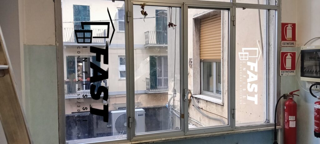 Smontaggio e montaggio di infissi per inserimento macchinari presso l'ospedale sant'andrea della Spezia