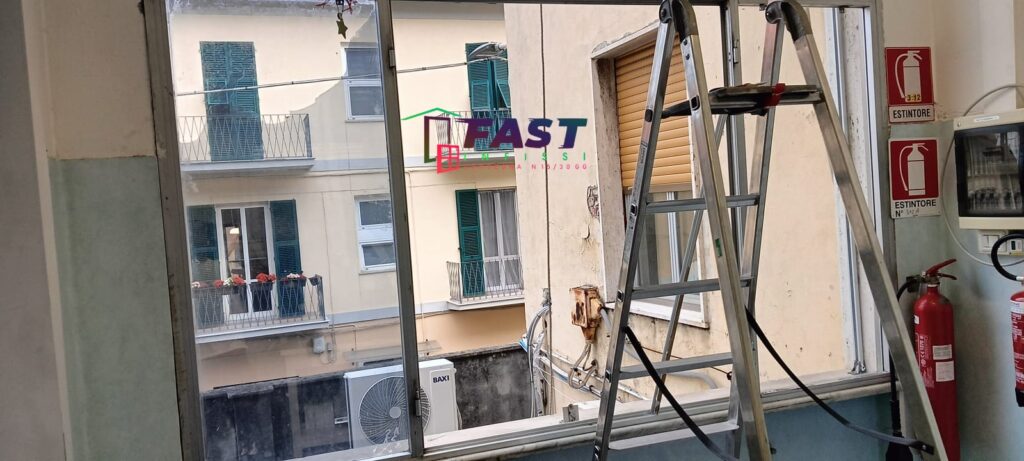 Smontaggio e montaggio di infissi per inserimento macchinari presso l'ospedale sant'andrea della Spezia