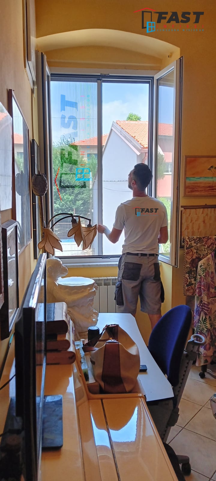 Fornitura e messa in opera di nuove zanzariere plisse in acciaio rinforzato a Sarzana