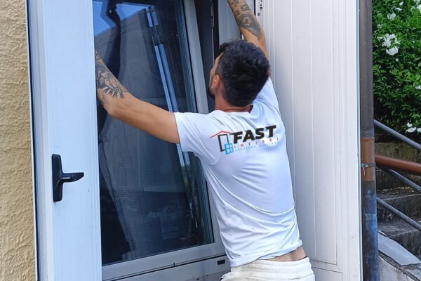 Fornitura e messa in opera di nuove zanzariere plisse in acciaio rinforzato La Spezia