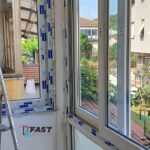 Fornitura e messa in opera di nuovi infissi in PVC doppio vetro con ante scorrevoli, chiusura balcone La Spezia