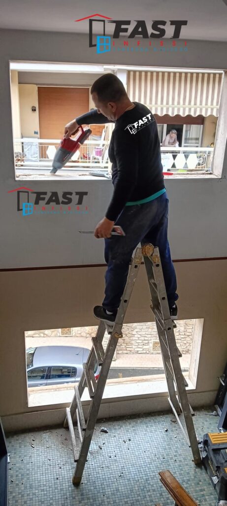Sostituzione infissi in PVC doppio vetro,color antracite, maniglie con la chiave per condominio la Spezia