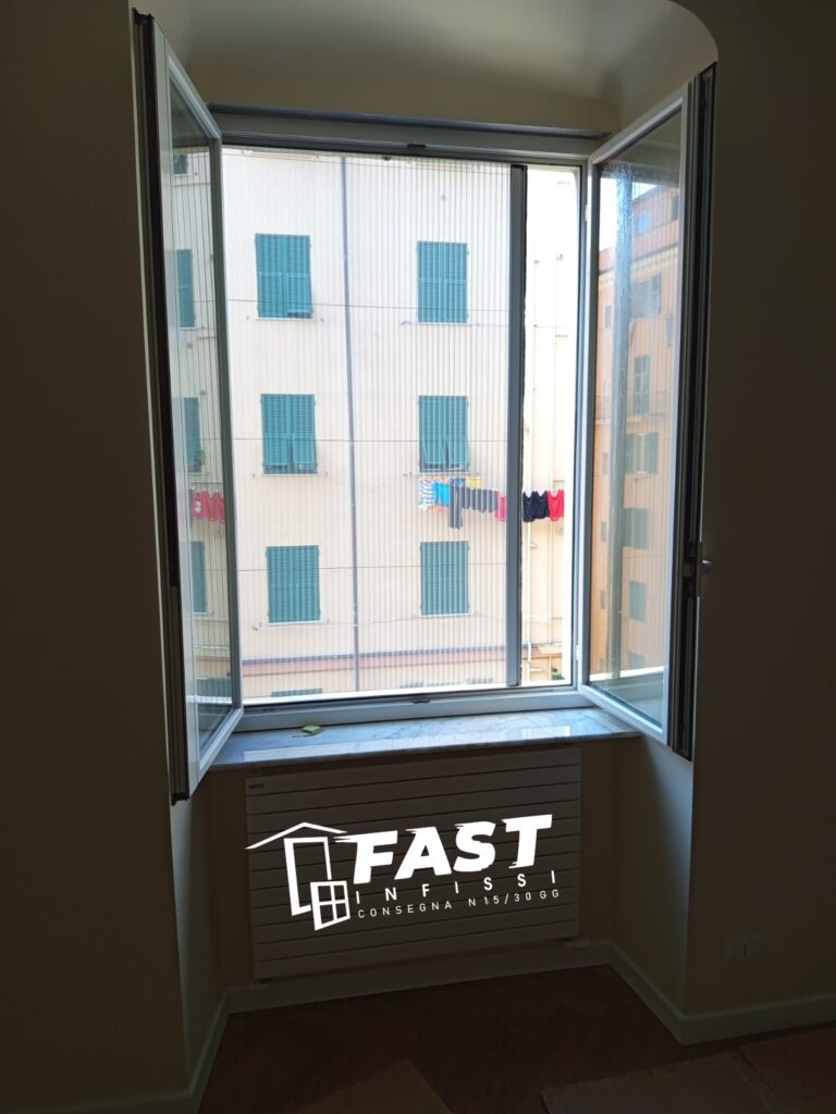 Fornitura e messa in opera di nuove zanzariere plisse in acciaio rinforzato 26-08-25 Genova Nervi