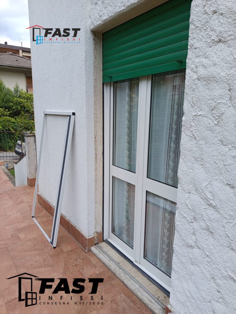 Fornitura e messa in opera di nuove zanzariere plisse in acciaio rinforzato Aulla