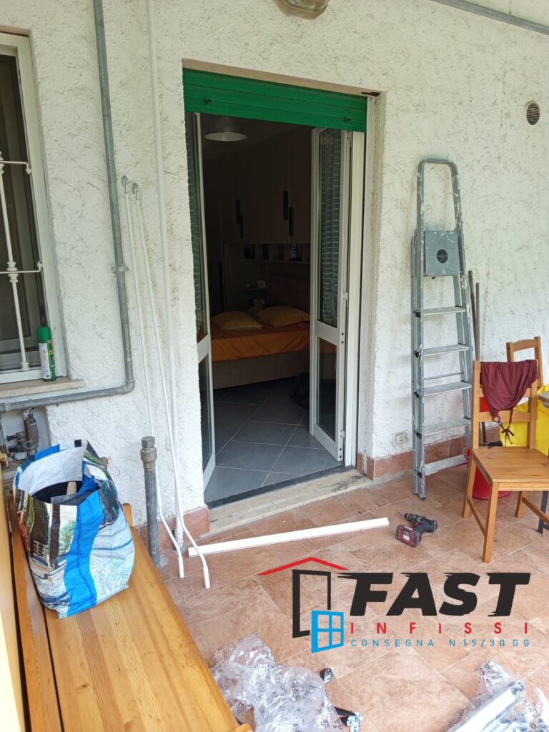 Fornitura e messa in opera di nuove zanzariere plisse in acciaio rinforzato Aulla