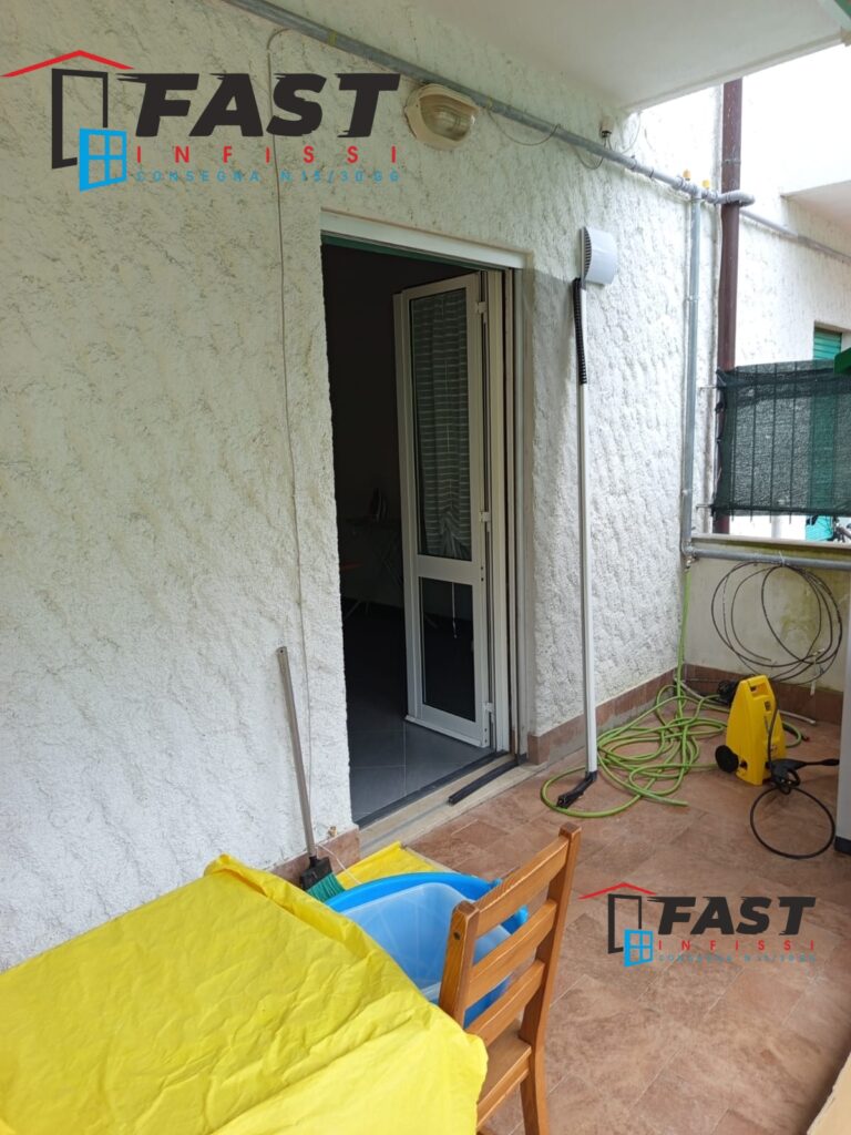 Fornitura e messa in opera di nuove zanzariere plisse in acciaio rinforzato Aulla