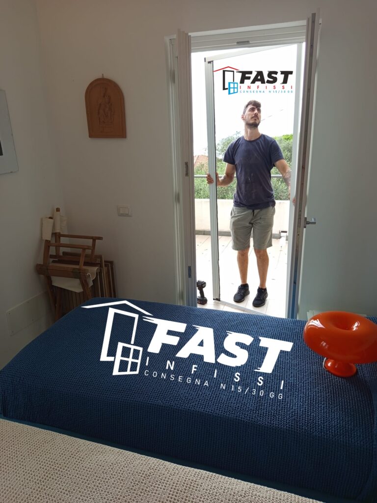 Fornitura e messa in opera di nuove zanzariere plisse in acciaio rinforzato Lerici