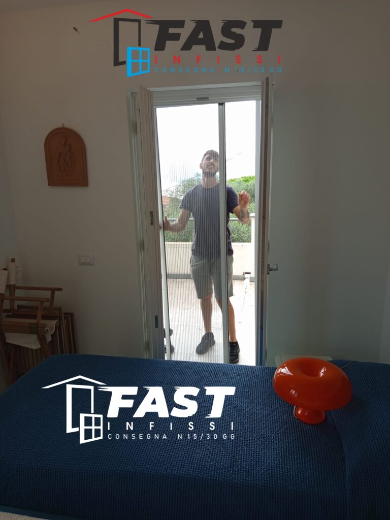 Fornitura e messa in opera di nuove zanzariere plisse in acciaio rinforzato Lerici