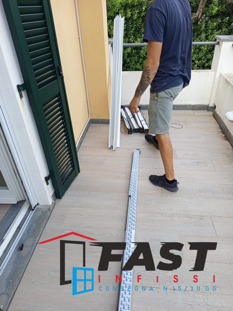 Fornitura e messa in opera di nuove zanzariere plisse in acciaio rinforzato Lerici