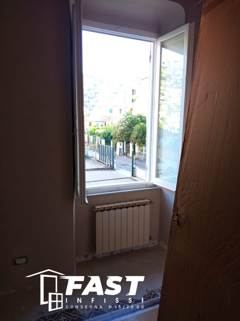 Fornitura e messa in opera di nuove zanzariere plisse in acciaio rinforzato Levanto