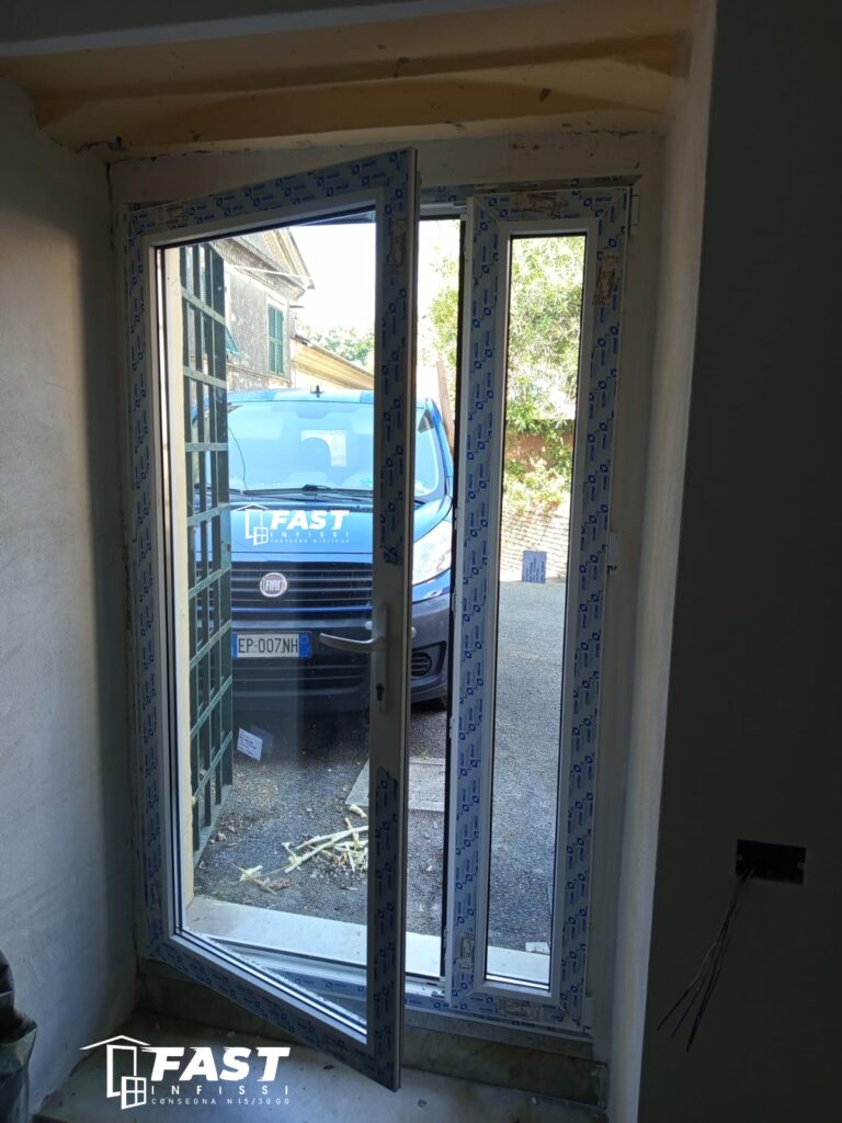Fornitura e messa in opera di nuovi infissi in PVC doppio vetro e porte interne Lerici