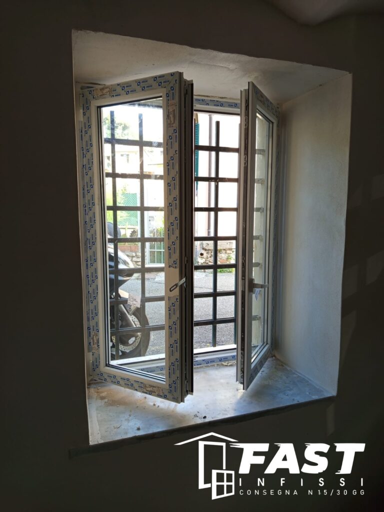 Fornitura e messa in opera di nuovi infissi in PVC doppio vetro e porte interne Lerici