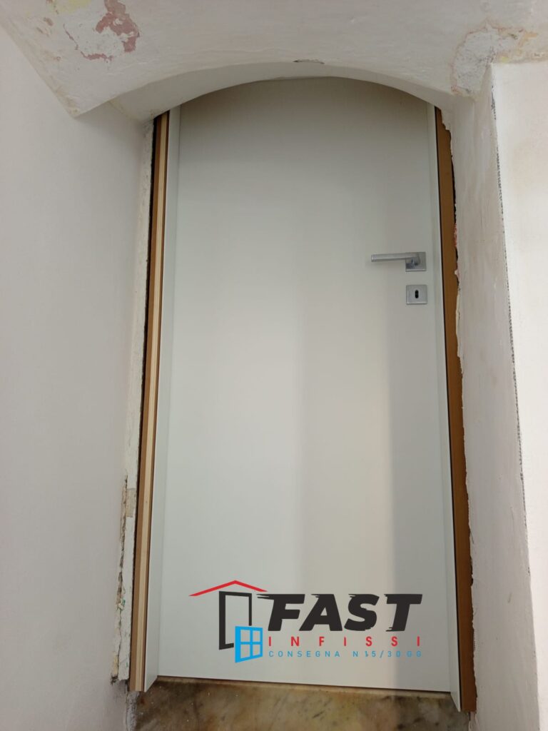 Fornitura e messa in opera di nuovi infissi in PVC doppio vetro e porte interne Lerici