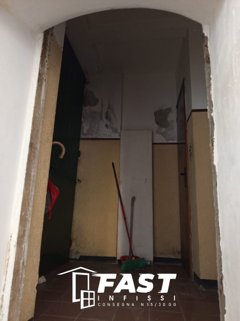 Fornitura e messa in opera di nuovi infissi in PVC doppio vetro e porte interne Lerici