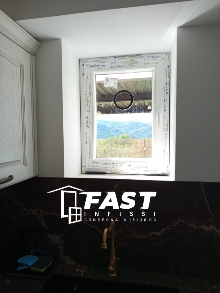 Fornitura e messa in opera di nuovi infissi in PVC triplo vetro e panelli bianchi La Spezia