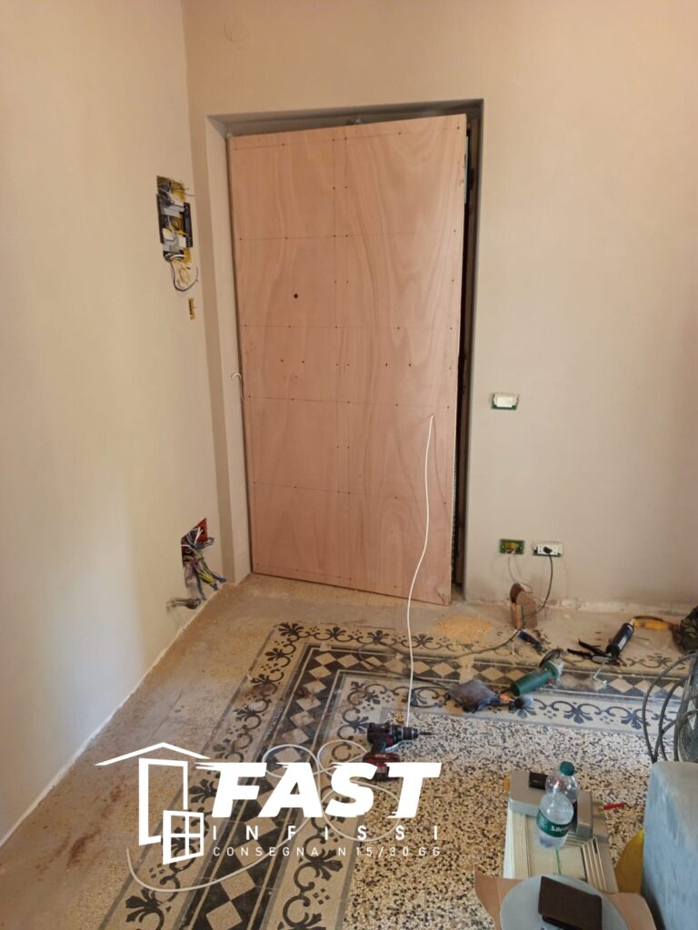 'anta unica con la giunta di serratura elettrica Levanto