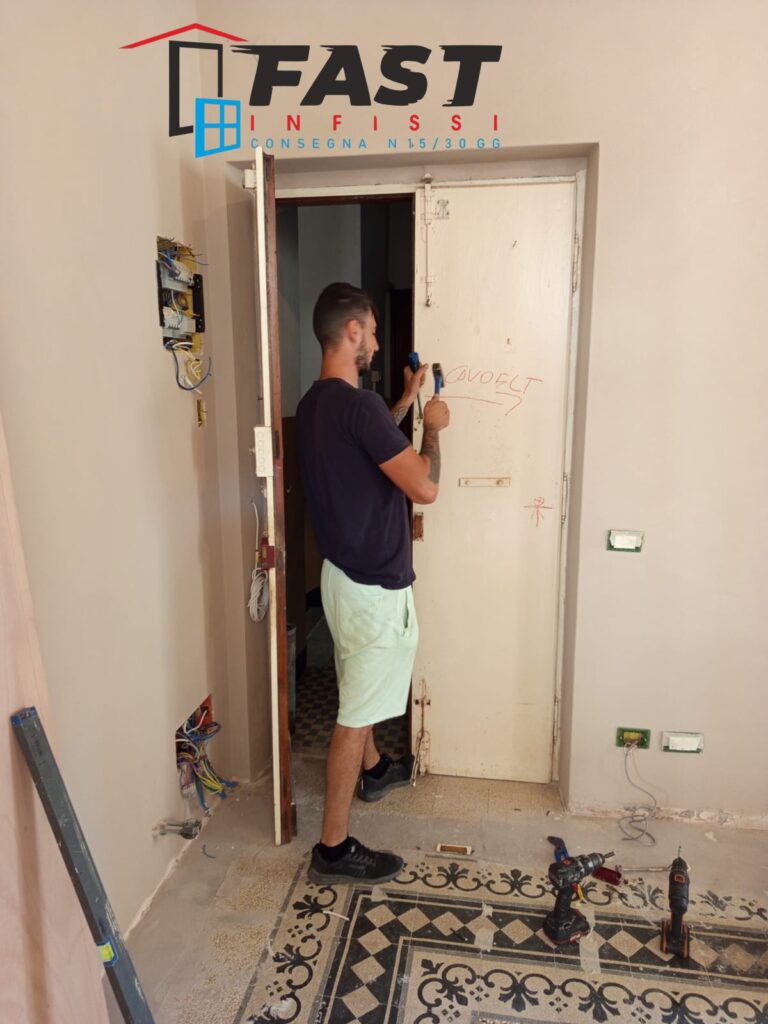 'anta unica con la giunta di serratura elettrica Levanto