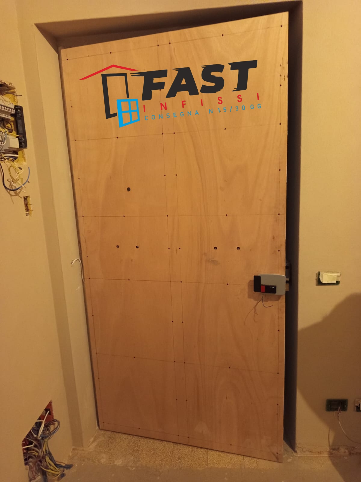 'anta unica con la giunta di serratura elettrica Levanto