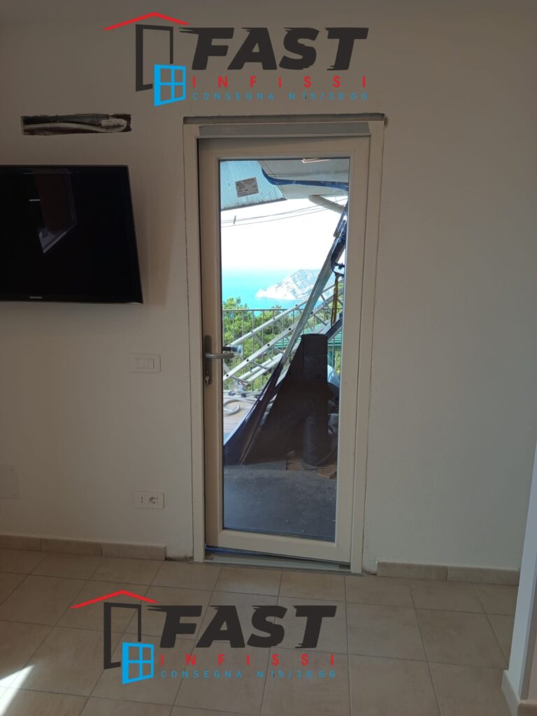 Fornitura e posa in opera di nuovi infissi in PVC profilo bicolore con doppio vetro Vernazza Sp