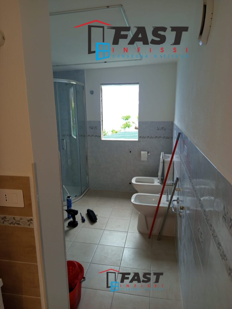 Fornitura e posa in opera di nuovi infissi in PVC profilo bicolore con doppio vetro Vernazza Sp