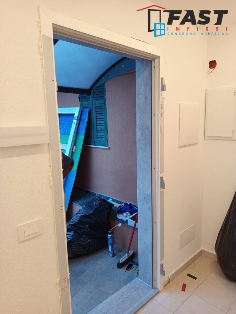 Fornitura e posa in opera di nuovi infissi in PVC profilo bicolore con doppio vetro Vernazza Sp