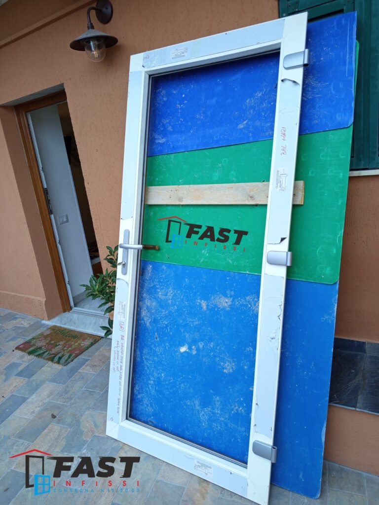 Fornitura e posa in opera di nuovi infissi in PVC profilo bicolore con doppio vetro Vernazza Sp