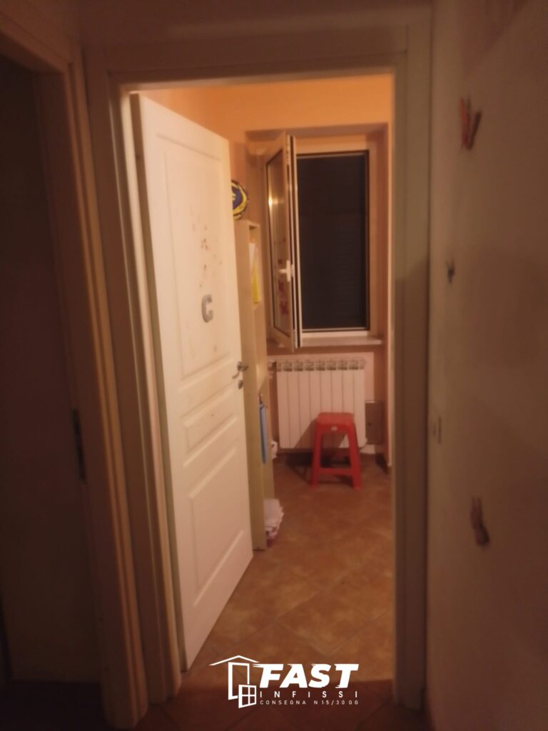 Montaggio e sostituzione di porte interne Vezzano Ligure