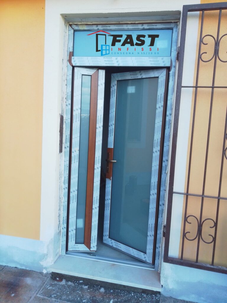 Sostituzione di nuovi infissi in PVC di nuova generazione doppio vetro antisfondamento dentro e fuori,color legno Sarzana