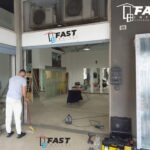 Sostituzione serramenti in PVC doppio vetro antisfondamento dentro e fuori con serratura elettrica, negozio La Spezia