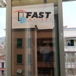Fornitura e installazione infissi in PVC doppio vetro riflessivo per chiusura terrazzo a La Spezia