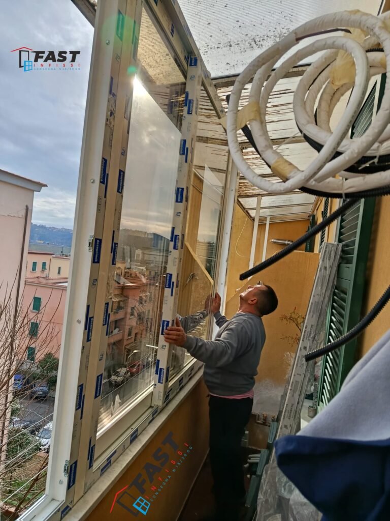Fornitura e installazione infissi in PVC doppio vetro riflessivo per chiusura terrazzo a La Spezia