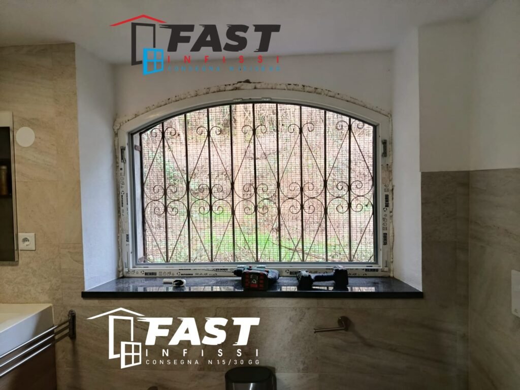 Fornitura e posa in opera di infissi in PVC triplo vetro a Pontremoli