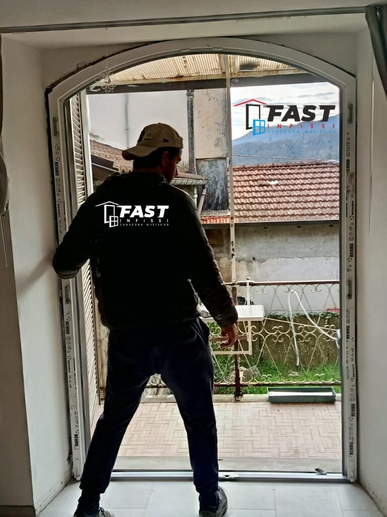 Fornitura e posa in opera di infissi in PVC triplo vetro a Pontremoli