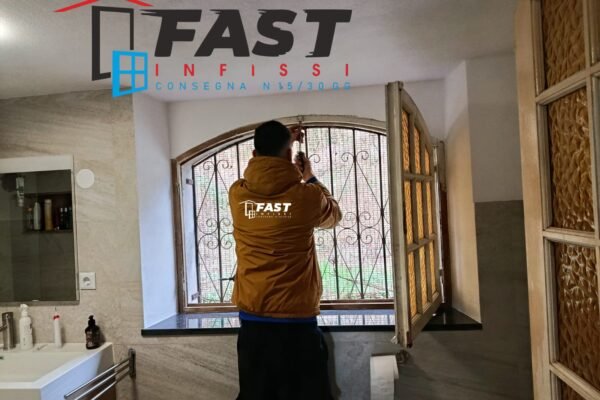 Fornitura e posa in opera di infissi in PVC triplo vetro a Pontremoli