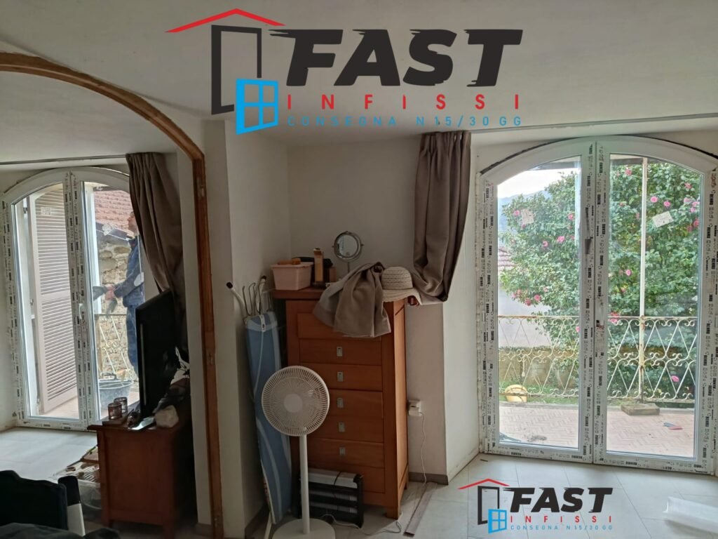 Fornitura e posa in opera di infissi in PVC triplo vetro a Pontremoli