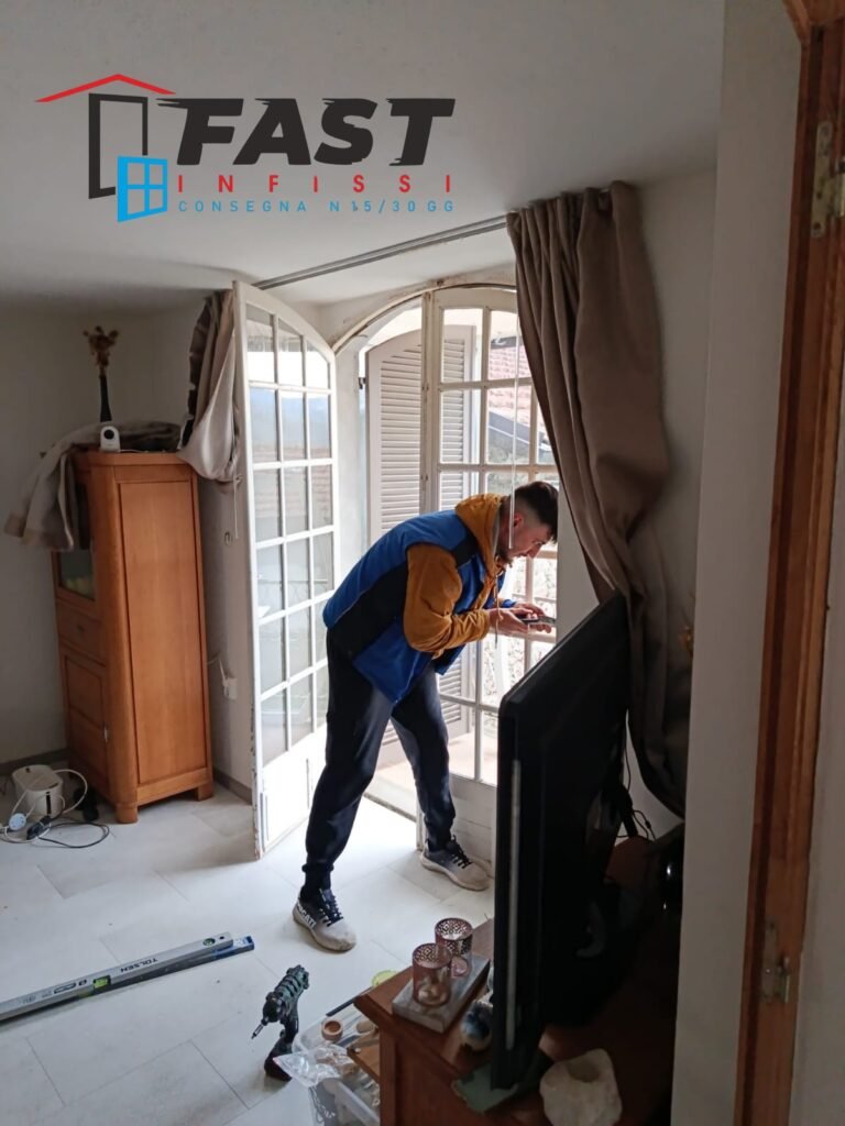 Fornitura e posa in opera di infissi in PVC triplo vetro a Pontremoli