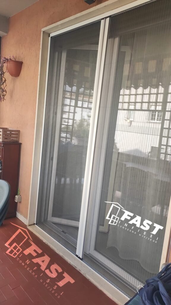 Fornitura e posa in opera di nuove zanzariere plissé a La Spezia