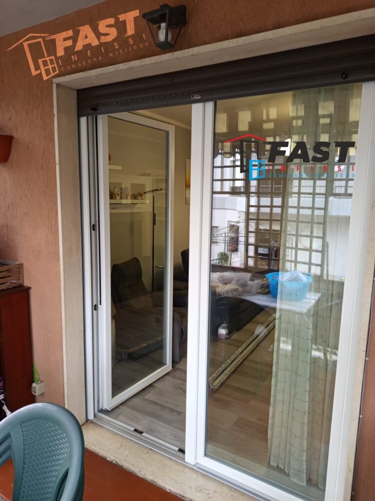 Fornitura e posa in opera di nuove zanzariere plissé a La Spezia