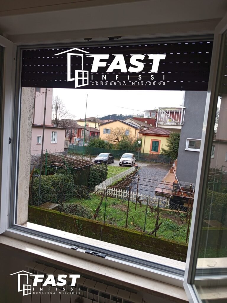 Fornitura e posa in opera di nuove zanzariere plissé a La Spezia